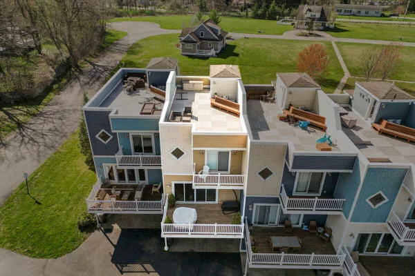 New Buffalo Michigan Vacation Rental: Close to Restaurants, shopping, parks, Lake Michigan beach and Casino Roof top retreat at near downtown New Buffalo Michigan.  Walk to Ghost Isle Brewery